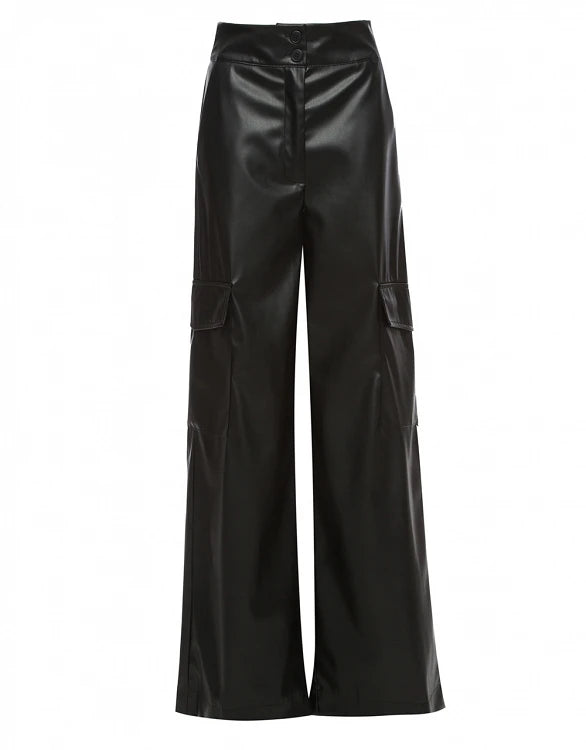 Pantalón ancho cargo efecto piel