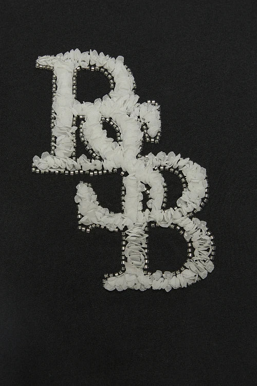 Camiseta con logo bordado efecto relieve