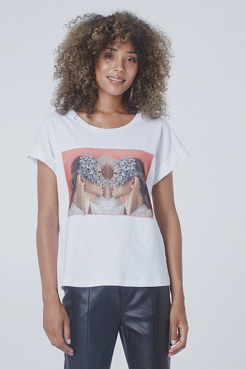 Camiseta blanca con estampado