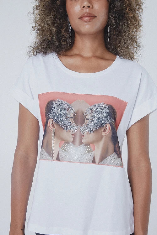 Camiseta blanca con estampado