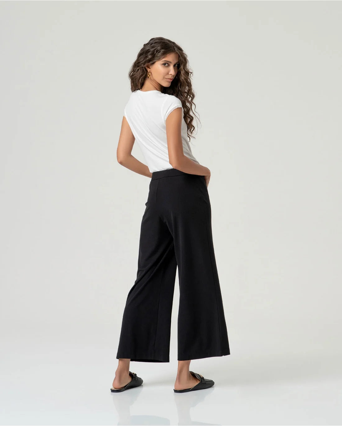 Pantalón fluido crop de corte amplio