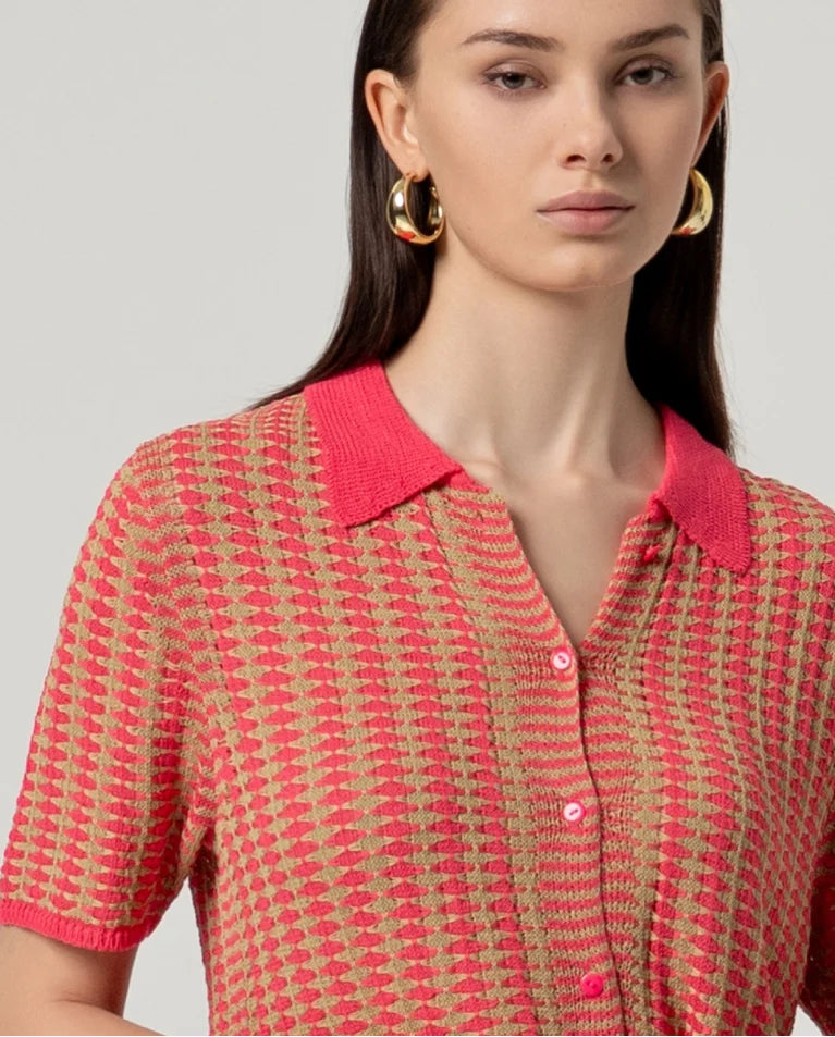 Top de punto calado con cuello polo