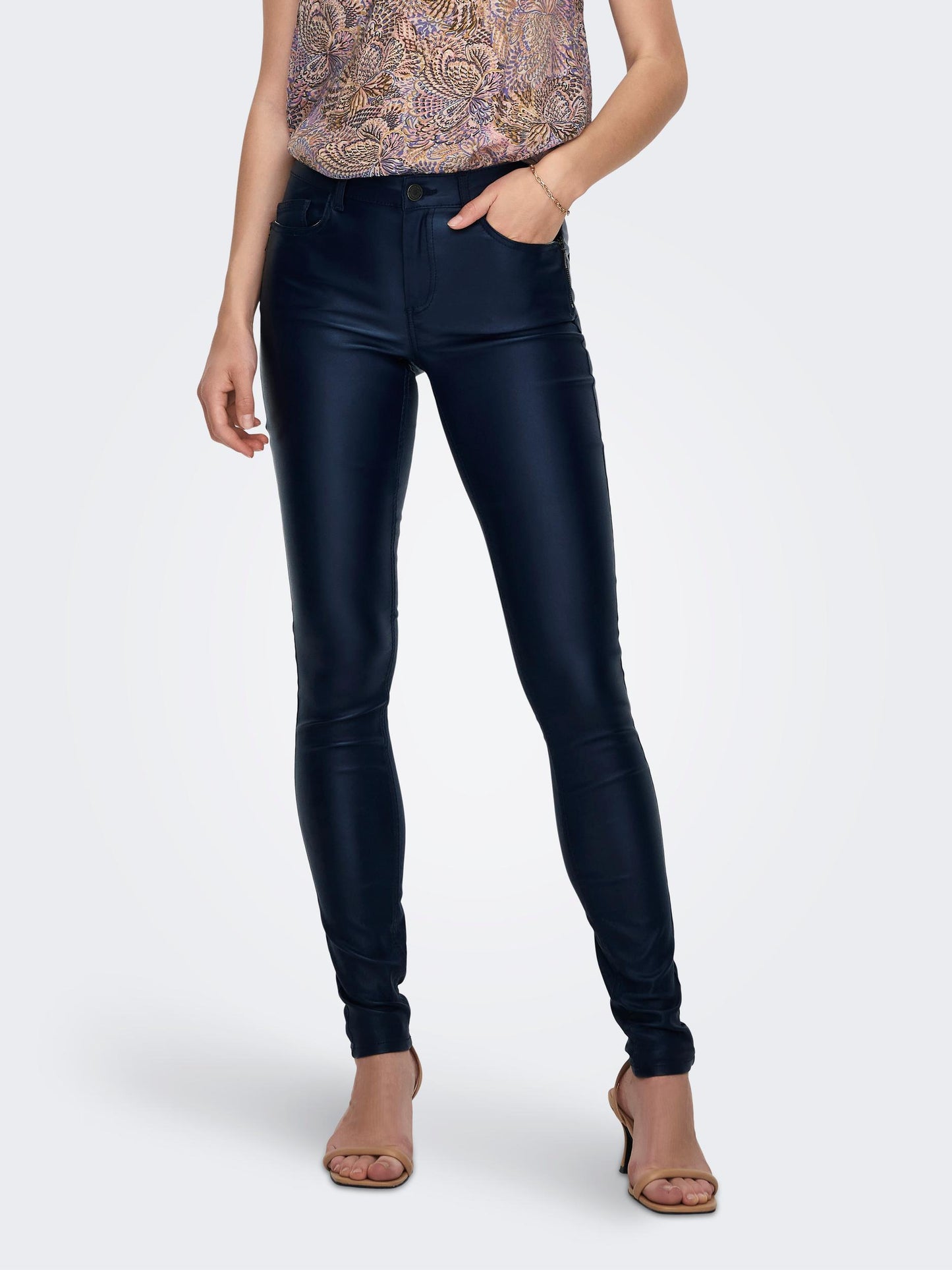 Pantalones poliuretano skinny