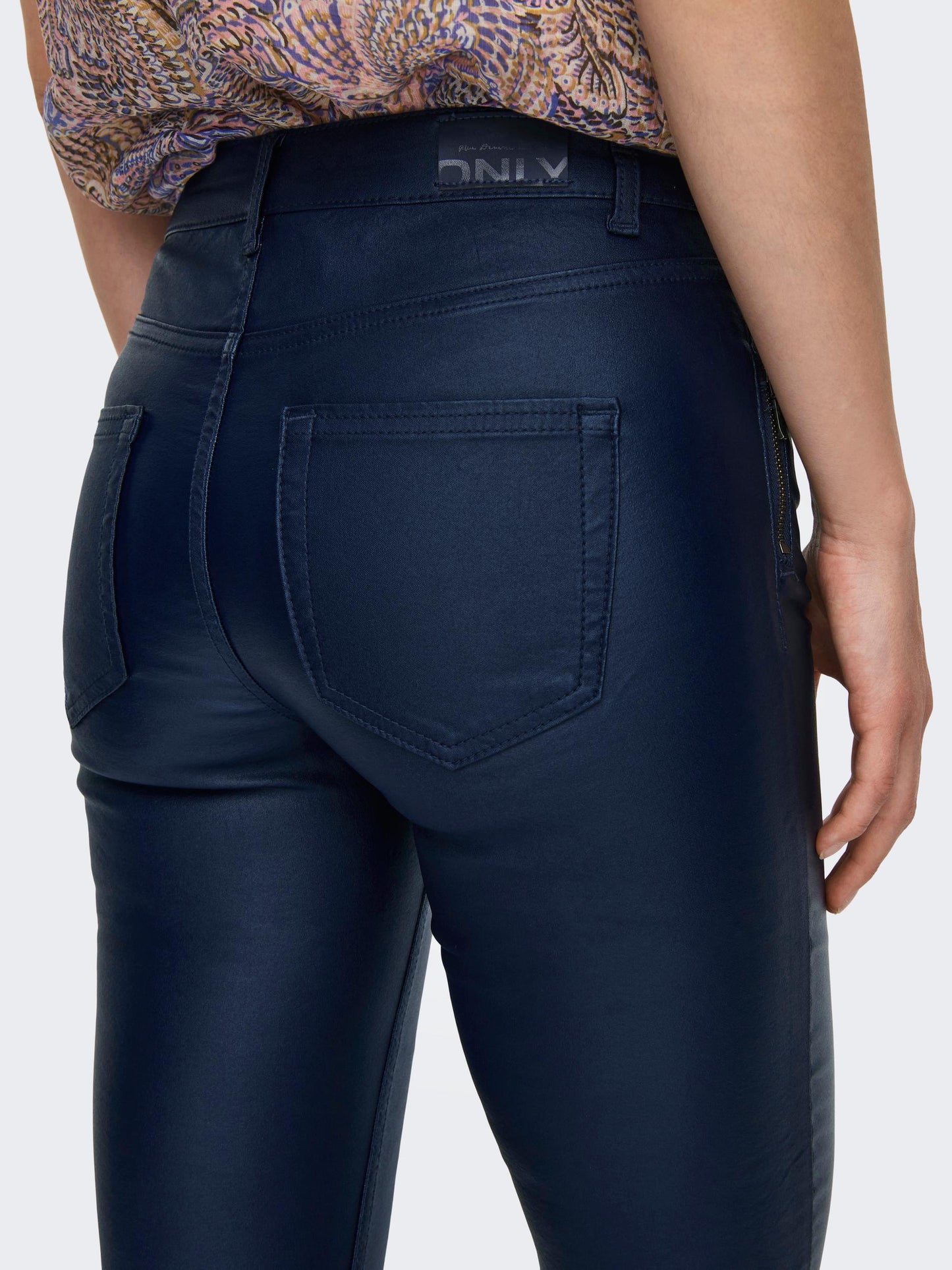 Pantalones poliuretano skinny