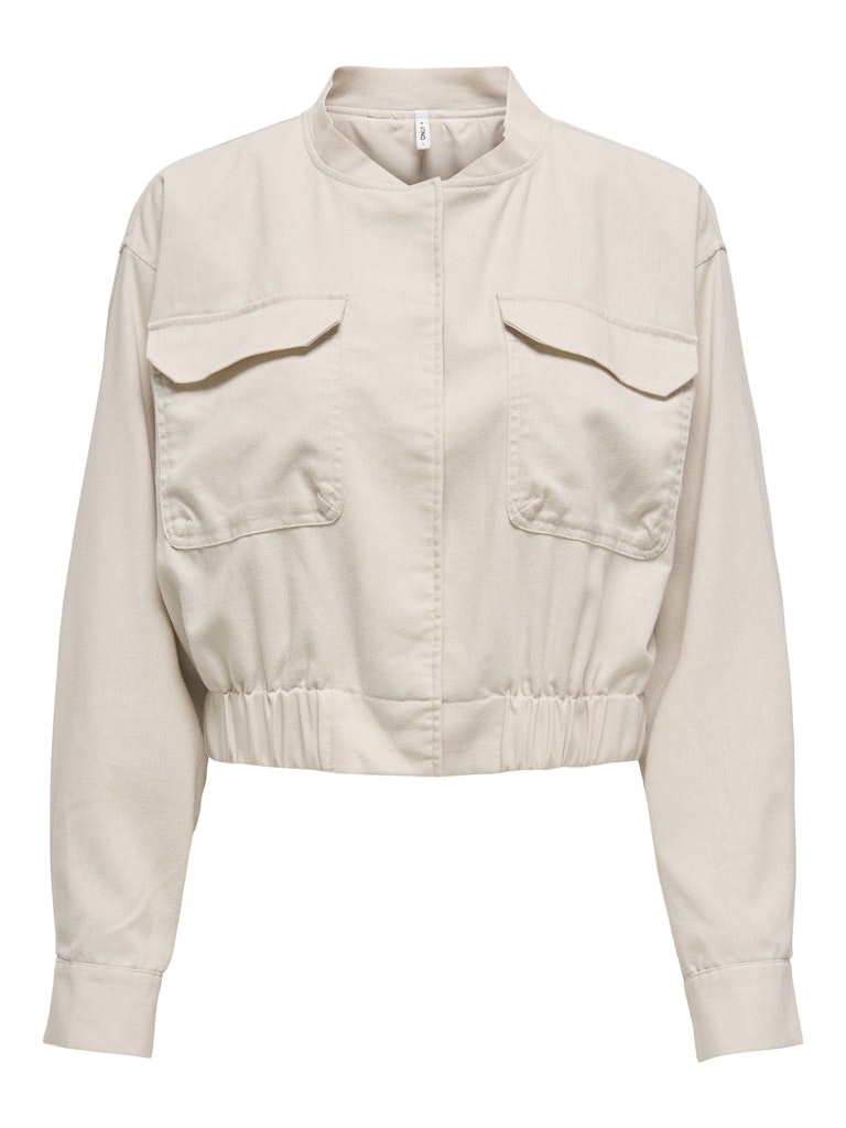 Chaqueta corta con bolsillos