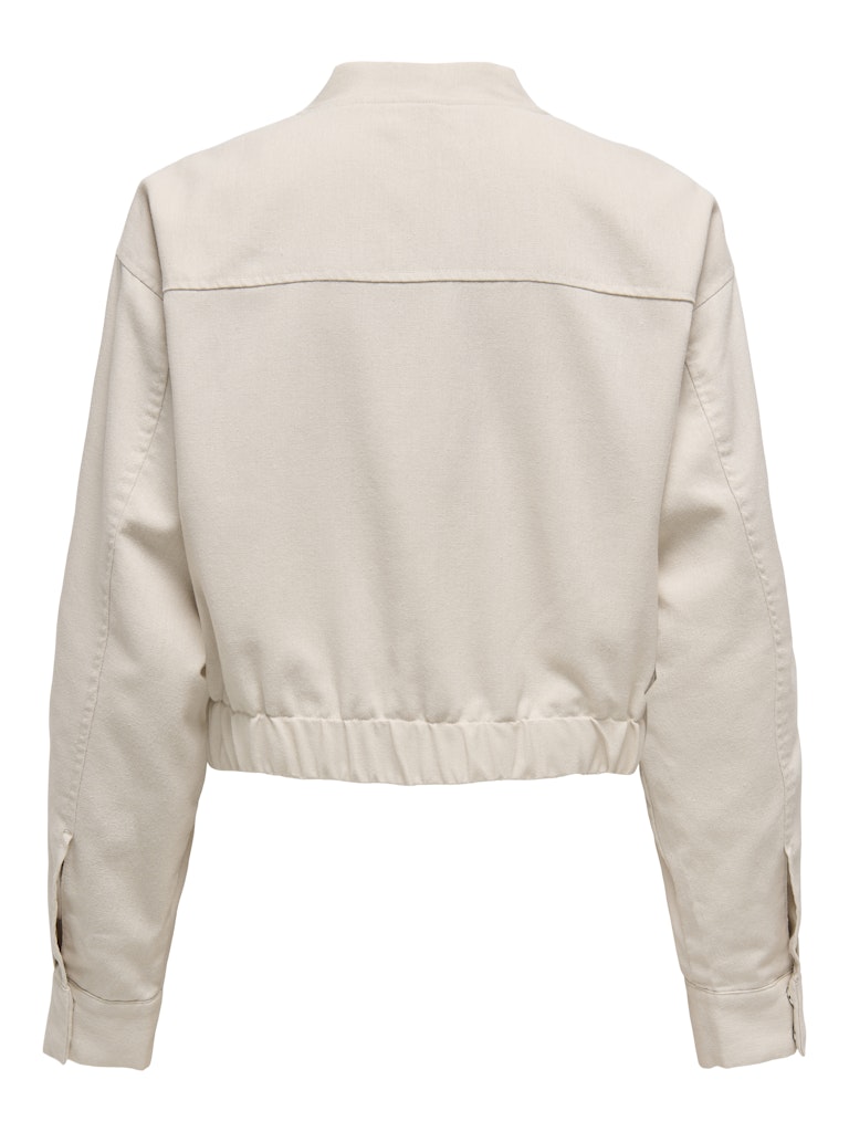 Chaqueta corta con bolsillos
