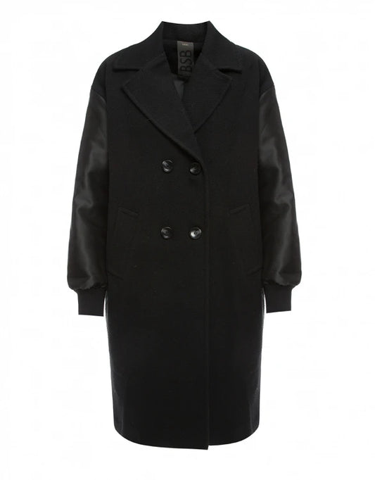 Abrigo largo negro con mangas de raso