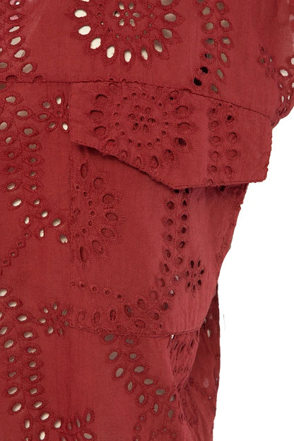Blusa con bordado calado