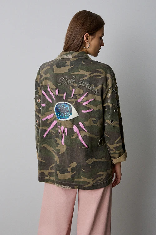 Chaqueta Militar con Tachuelas y Estampado