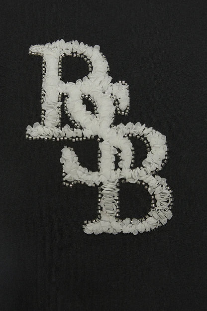 Camiseta con logo bordado efecto relieve