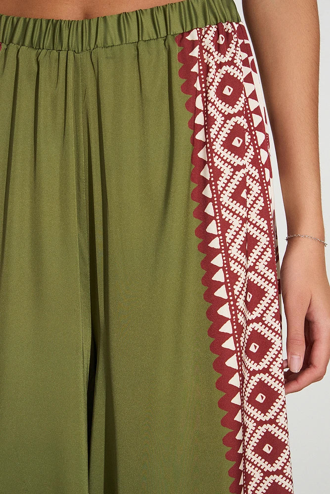Pantalones wide leg estampado satinado