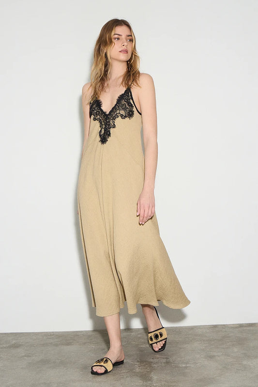 Vestido maxi con encaje