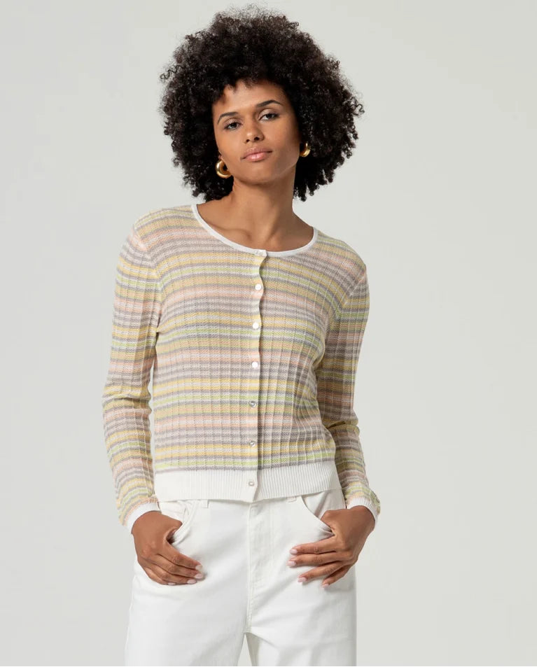 Top de punto multicolor con botones