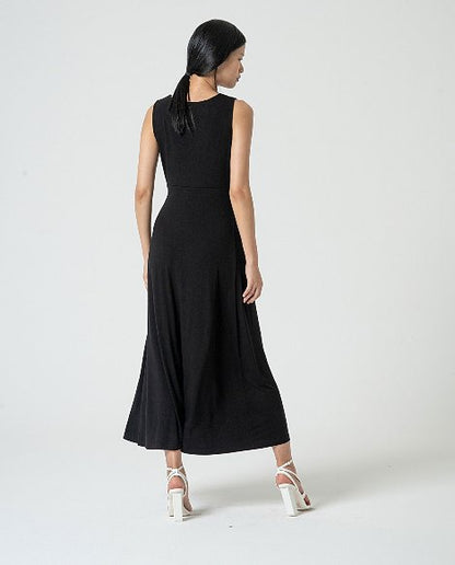 Vestido largo sin mangas con nudo frontal