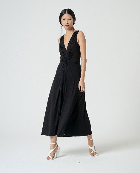 Vestido largo sin mangas con nudo frontal