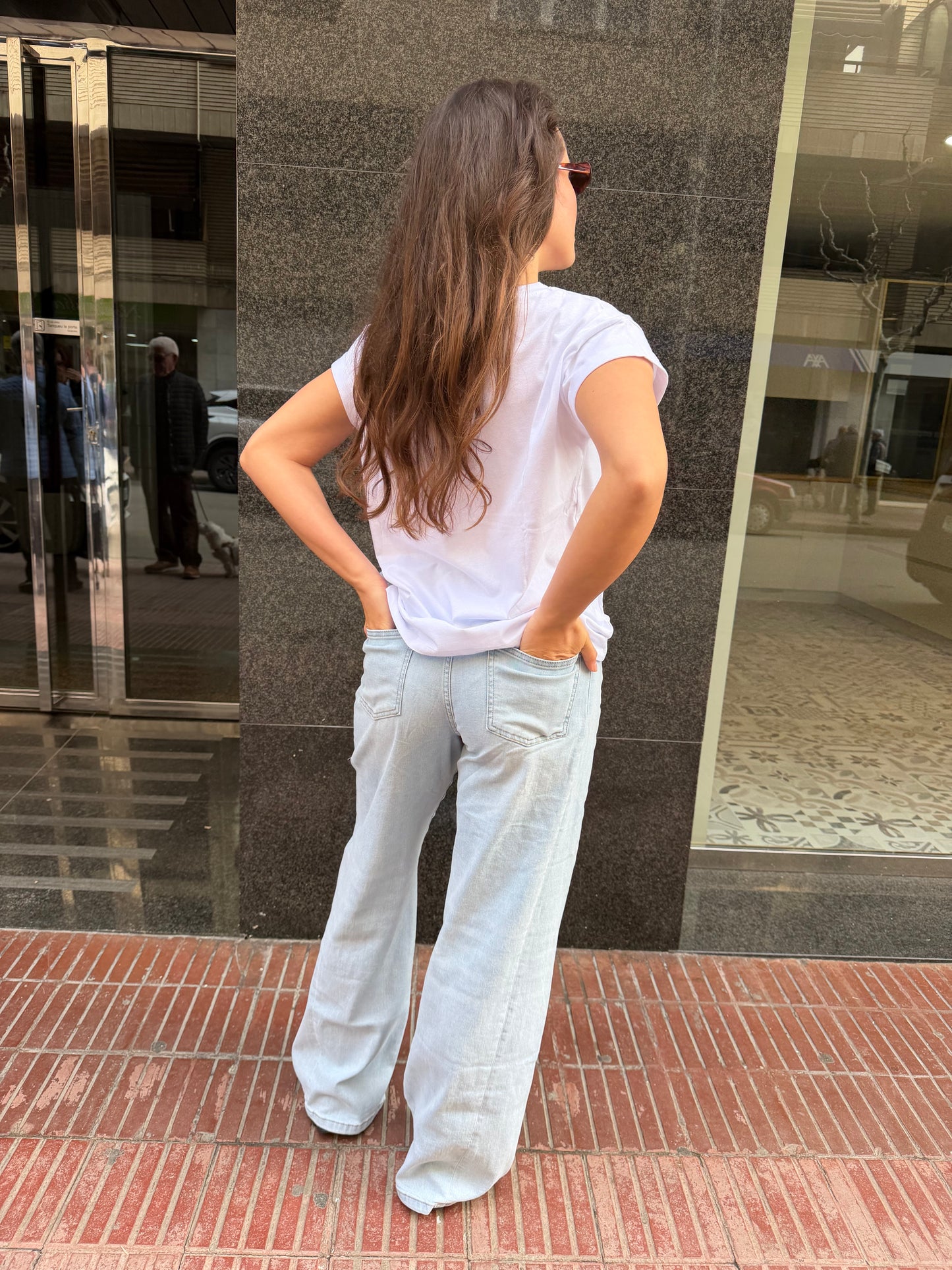 Pantalón denim claro de corte recto