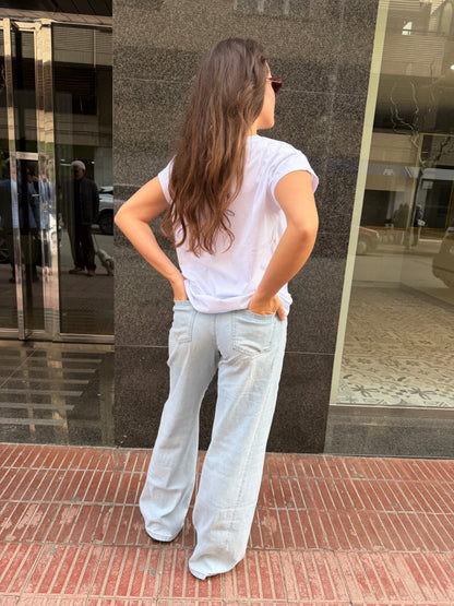Pantalón denim claro de corte recto