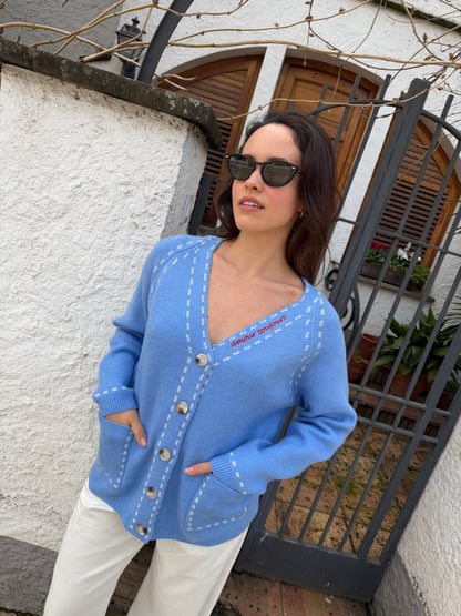 Chaqueta de punto con bordado y botones