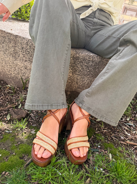 Sandalias planas de tiras cruzadas