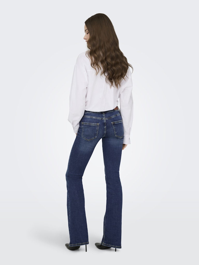 Vaquero flared de tiro medio con corte bootcut