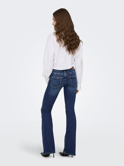 Vaquero flared de tiro medio con corte bootcut