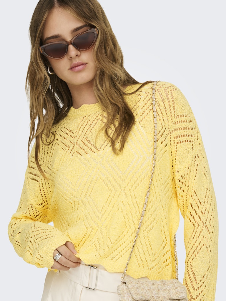 Top de punto calado amarillo