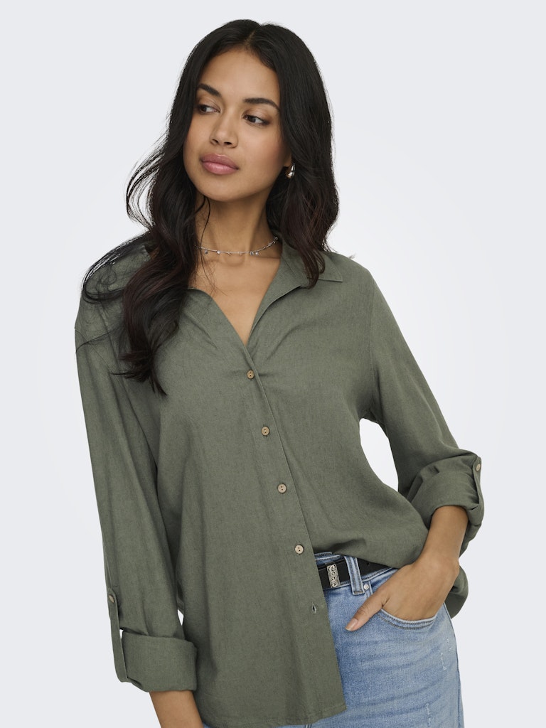 Blusa fluida de manga larga con botones