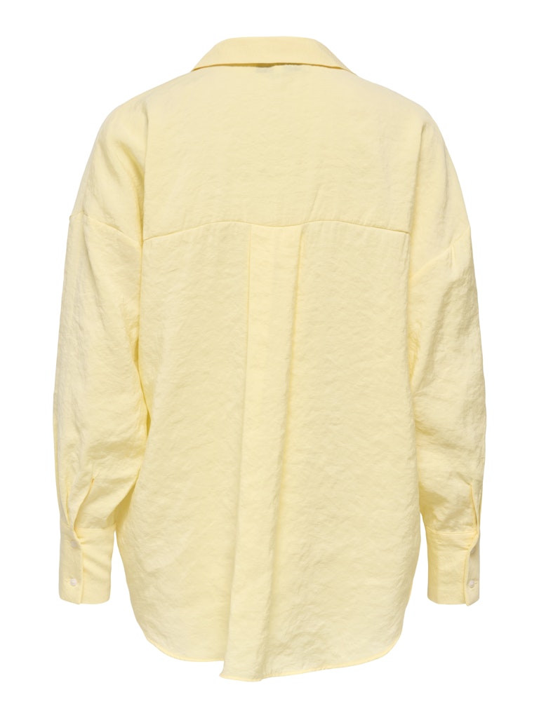 Camisa fluida de corte recto con botonadura frontal