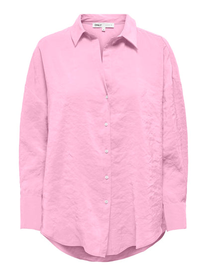 Camisa fluida de corte recto con botonadura frontal
