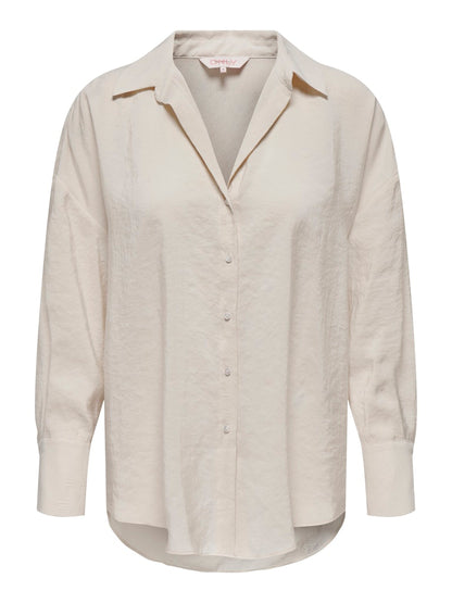 Camisa fluida de corte recto con botonadura frontal