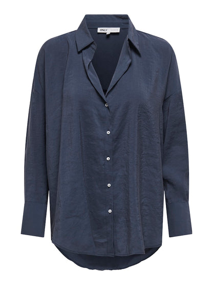 Camisa fluida de corte recto con botonadura frontal