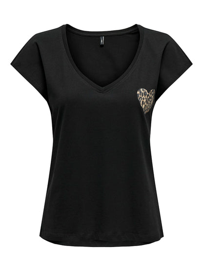 Camiseta con corazón animal print