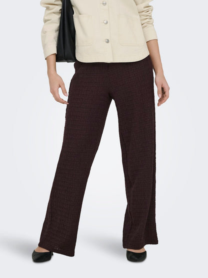Pantalón fluido recto con textura