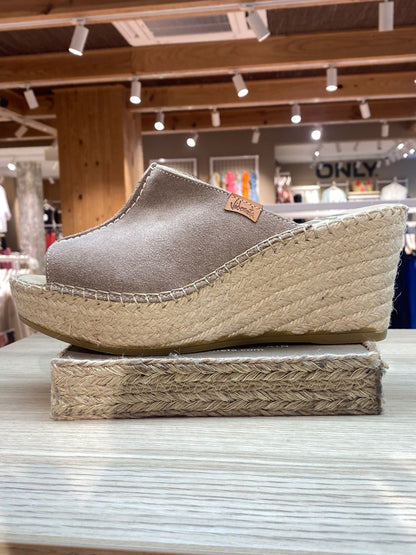 Zueco de serraje con cuña de yute